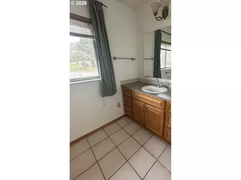 Bath - 703 Broadway St, Spray, OR 97874 photo 3 of 3