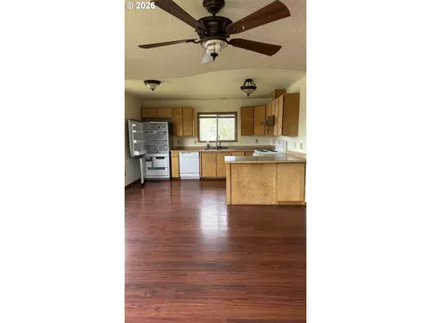 Living - 703 Broadway St, Spray, OR 97874 photo 1 of 3