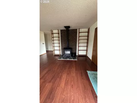 Living - 703 Broadway St, Spray, OR 97874 photo 2 of 3
