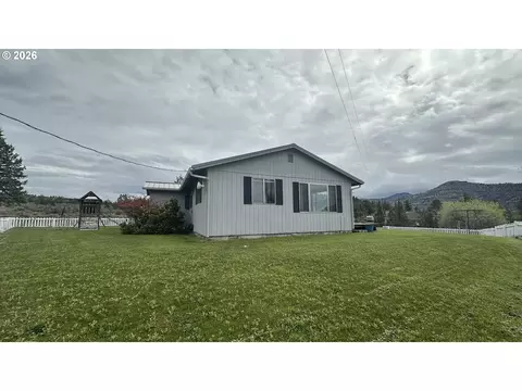 Exterior - 703 Broadway St, Spray, OR 97874 photo 7 of 8