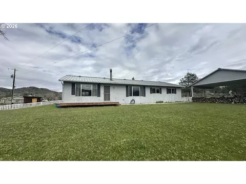 703 Broadway St, Spray, OR 97874