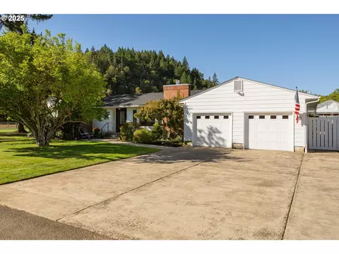 443 Old Garden Valley Rd, Roseburg, OR 97471