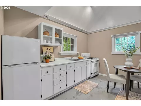 Kitchen - 29408 SE Stone Rd, Gresham, OR 97080 photo 4 of 4