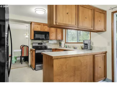 470 NW Bella Vista Dr, Gresham, OR 97030 photo 13