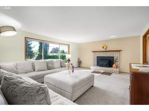 470 NW Bella Vista Dr, Gresham, OR 97030 photo 4