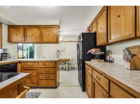 470 NW Bella Vista Dr, Gresham, OR 97030 photo 11
