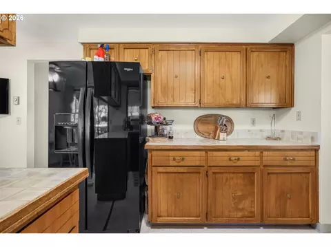 470 NW Bella Vista Dr, Gresham, OR 97030 photo 12