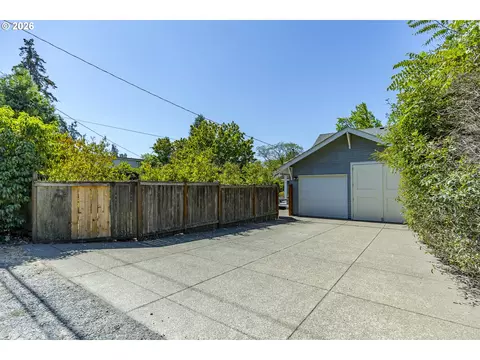 Exterior - 1545 Villard St, Eugene, OR 97403 photo 6 of 9
