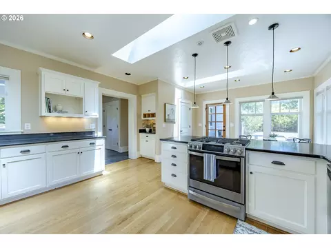 Kitchen - 1545 Villard St, Eugene, OR 97403 photo 3 of 4