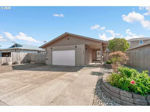 1123 Crocker St, Coos Bay, OR 97420