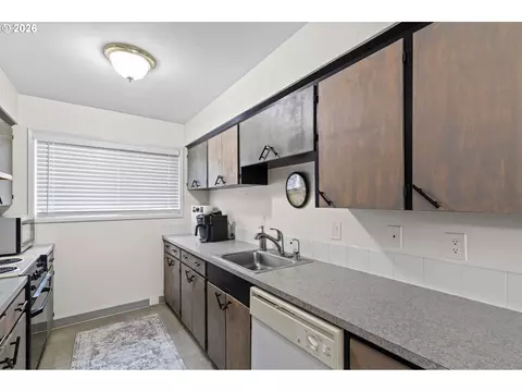 Kitchen - 1773 NE 19th St, Gresham, OR 97030 photo 2 of 2