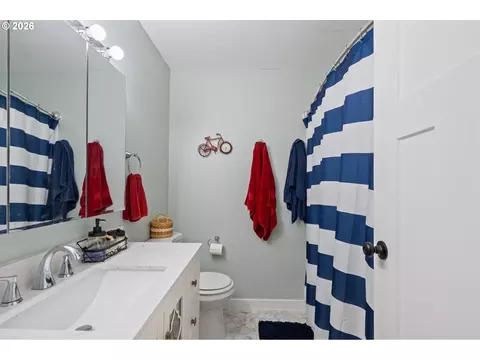Bath - 1773 NE 19th St, Gresham, OR 97030 photo 1 of 2