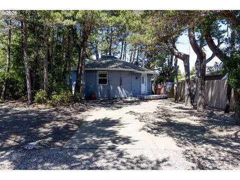 1901 23rd St, Florence, OR 97439
