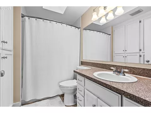 Bath - 2788 Chad Dr, Eugene, OR 97408 photo 1 of 2