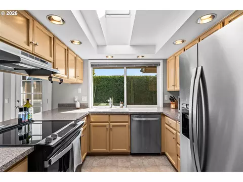 Kitchen - 2788 Chad Dr, Eugene, OR 97408 photo 3 of 3