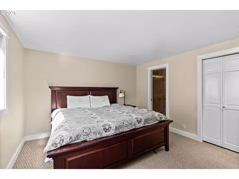 Bedroom - 2788 Chad Dr, Eugene, OR 97408 photo 4 of 5