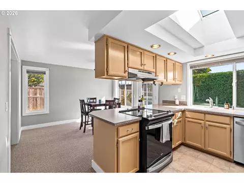 Kitchen - 2788 Chad Dr, Eugene, OR 97408 photo 2 of 3