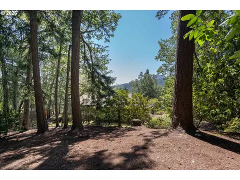 Exterior - 4072 Normandy Way, Eugene, OR 97405 photo 9 of 11