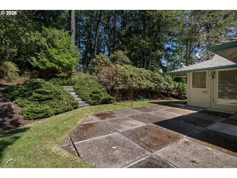 Exterior - 4072 Normandy Way, Eugene, OR 97405 photo 6 of 11
