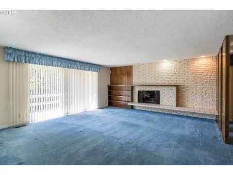 Living - 4072 Normandy Way, Eugene, OR 97405 photo 3 of 6
