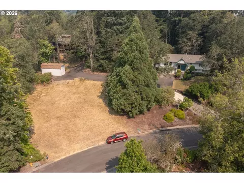 View/Area - 4072 Normandy Way, Eugene, OR 97405 photo 2 of 4