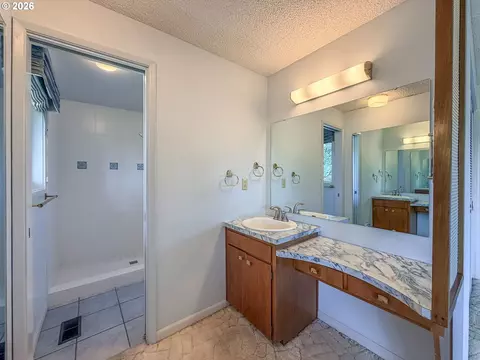Bath - 4072 Normandy Way, Eugene, OR 97405 photo 1 of 3