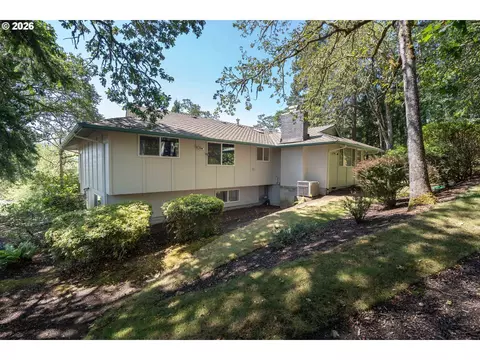 Exterior - 4072 Normandy Way, Eugene, OR 97405 photo 5 of 11