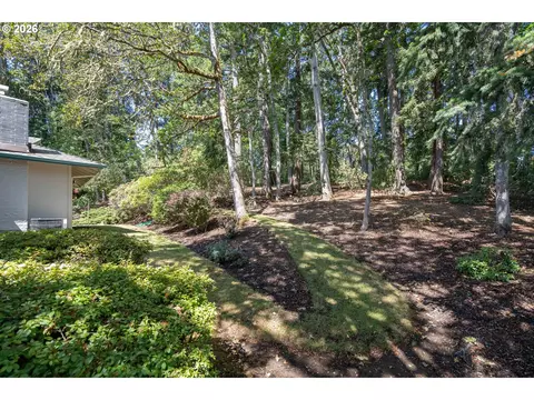 Exterior - 4072 Normandy Way, Eugene, OR 97405 photo 8 of 11