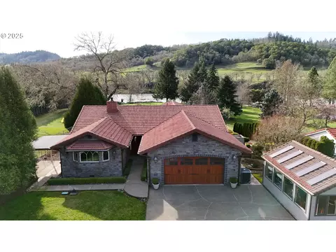 1356 Echo Dr, Roseburg, OR 97470