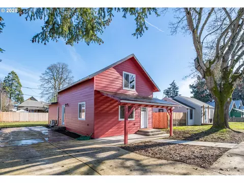 978 Holly St, Junction City, OR 97448