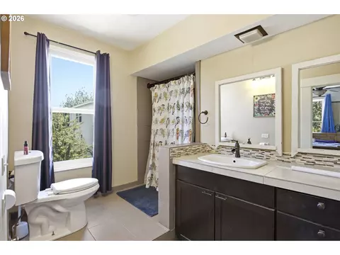 Bath - 5323 SE 13th Ct, Gresham, OR 97080 photo 1 of 3