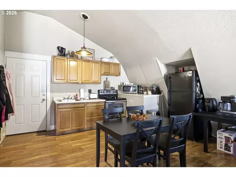 Kitchen - 5323 SE 13th Ct, Gresham, OR 97080 photo 4 of 5