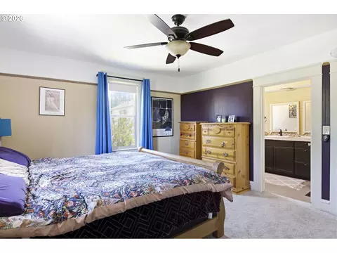 Bedroom - 5323 SE 13th Ct, Gresham, OR 97080 photo 2 of 4
