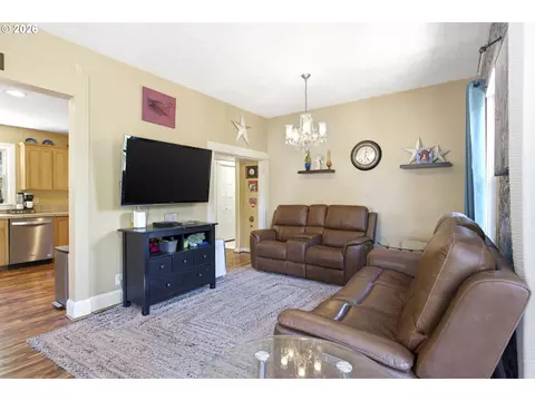 Living - 5323 SE 13th Ct, Gresham, OR 97080 photo 2 of 3