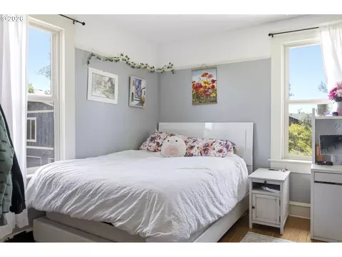 Bedroom - 5323 SE 13th Ct, Gresham, OR 97080 photo 3 of 4