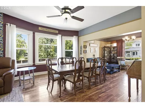 Dining - 5323 SE 13th Ct, Gresham, OR 97080 photo 2 of 3