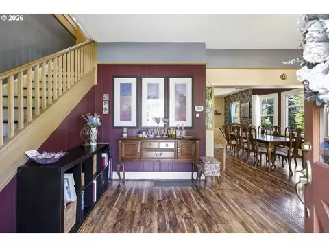 Entry Way - 5323 SE 13th Ct, Gresham, OR 97080 photo 1 of 2