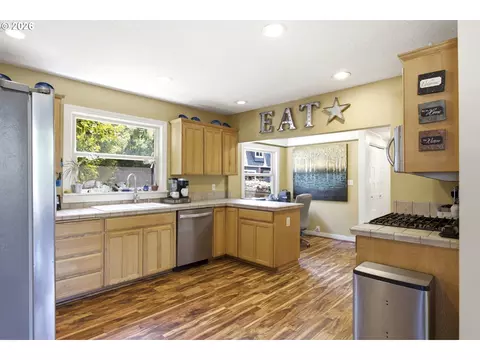 Kitchen - 5323 SE 13th Ct, Gresham, OR 97080 photo 1 of 5