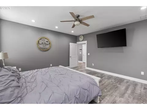 Bedroom - 417 SW Quinney Pl, Pendleton, OR 97801 photo 2 of 3
