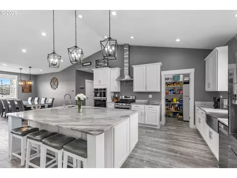 Kitchen - 417 SW Quinney Pl, Pendleton, OR 97801 photo 5 of 5