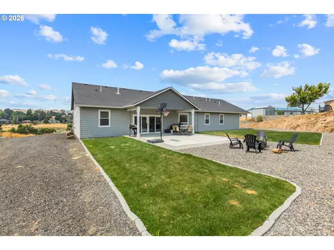 Exterior - 417 SW Quinney Pl, Pendleton, OR 97801 photo 11 of 16