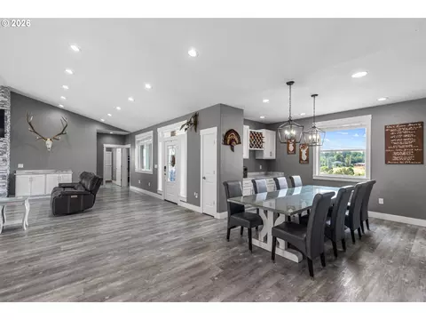 Dining - 417 SW Quinney Pl, Pendleton, OR 97801 photo 2 of 2