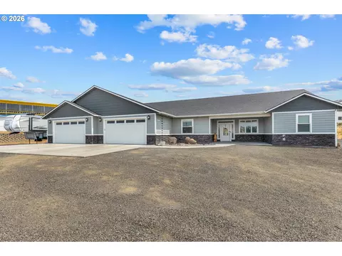 Exterior - 417 SW Quinney Pl, Pendleton, OR 97801 photo 2 of 16