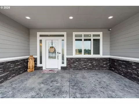 Exterior - 417 SW Quinney Pl, Pendleton, OR 97801 photo 6 of 16