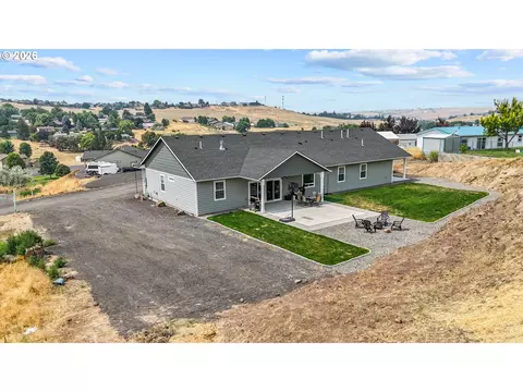 Exterior - 417 SW Quinney Pl, Pendleton, OR 97801 photo 10 of 16