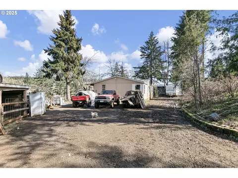 213 Hilltop Dr, Oakland, OR 97462