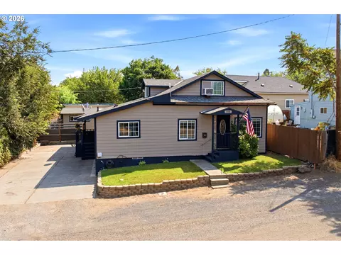 1008 J St, The Dalles, OR 97058