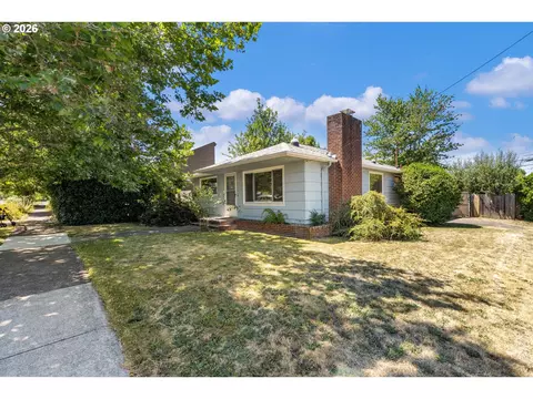 Exterior - 2810 Harris St, Eugene, OR 97405 photo 2 of 8