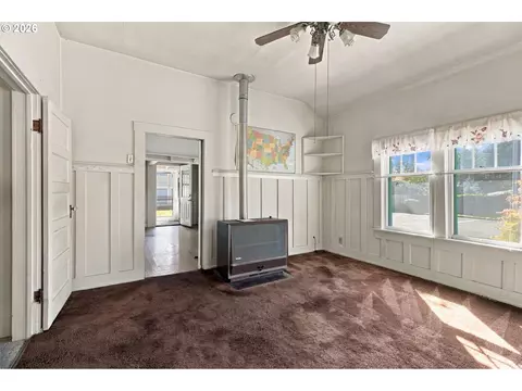 Living - 533 D St, Springfield, OR 97477 photo 1 of 1