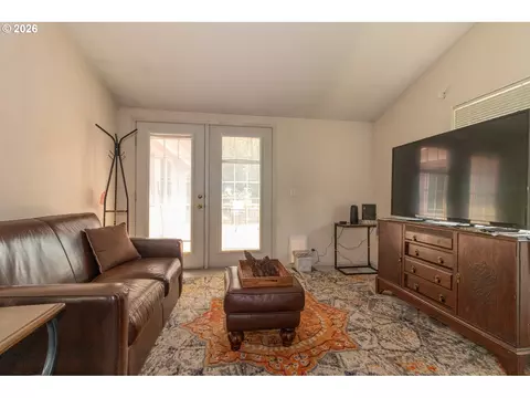 Living - 4792 Rhododendron Loop, Florence, OR 97439 photo 3 of 3